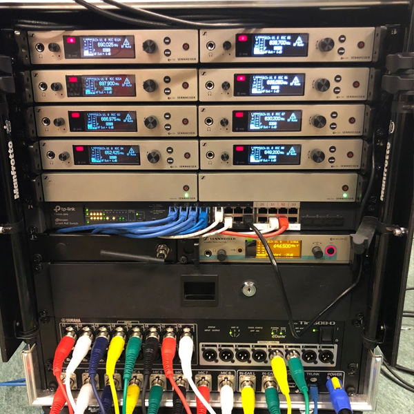 Audio receiver rack A: 8x Mic. ontvanger, 1x In-Ear Transmitter, Yamaha Tio,  Gigabit Switch